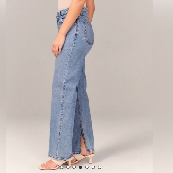Abercrombie & Fitch Denim - Abercrombie & Fitch 90's Relaxed Blue Jean High Rise Women's Size 27 / 4 LONG